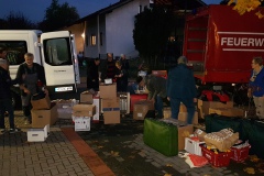 Der erste Sprinter wird vollbeladen.